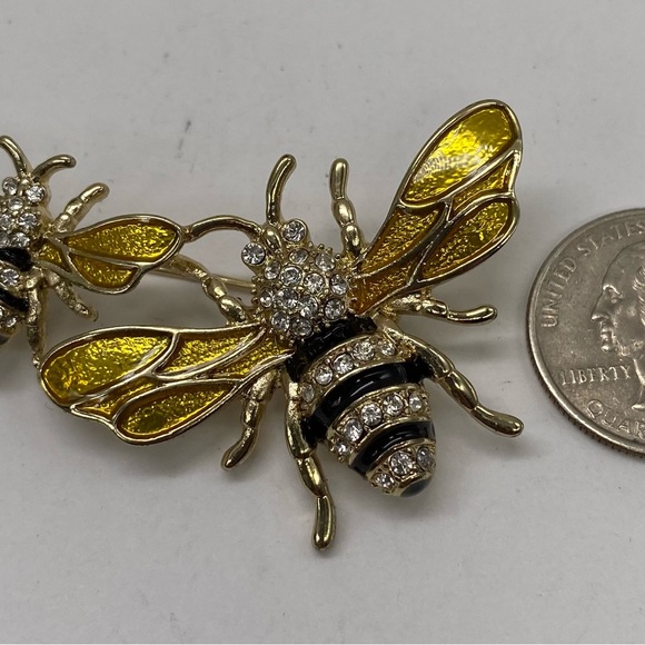 Napier Classic Gold Tone Yellow Bumble Bee Brooch Pin - Picture 2 of 3